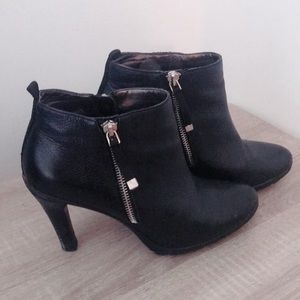🖤Blitz SALE! - TAHARI Ankle Leather Booties